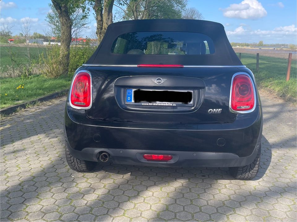 Mini One Cabriolet, schwarz in Detern