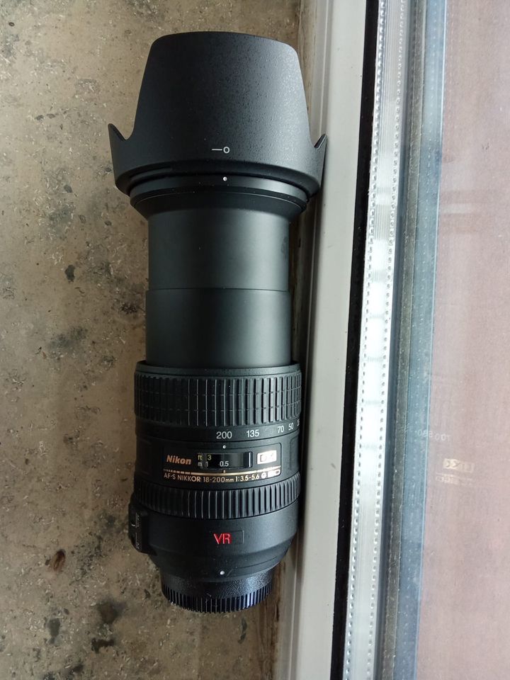 Nikon D300 mit Gestell MB- D10, AF-S DX Nikkor 18-200mm Set in Köln