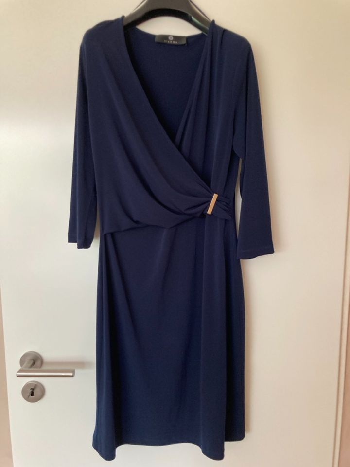 Kleid Sienne Blau mit Metallschnalle in Kaarst