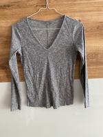 Asos Langarmshirt grau V-Ausschnitt Pullover Pulli 32 xxs Eimsbüttel - Hamburg Eimsbüttel (Stadtteil) Vorschau