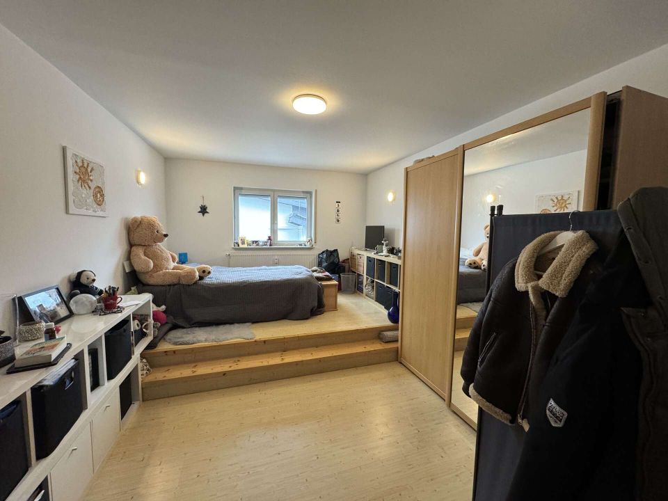 Moderne 5-Zimmer-Maisonette-Wohnung mit Weitblick in exklusiver Lage von Bad Vilbel in Bad Vilbel