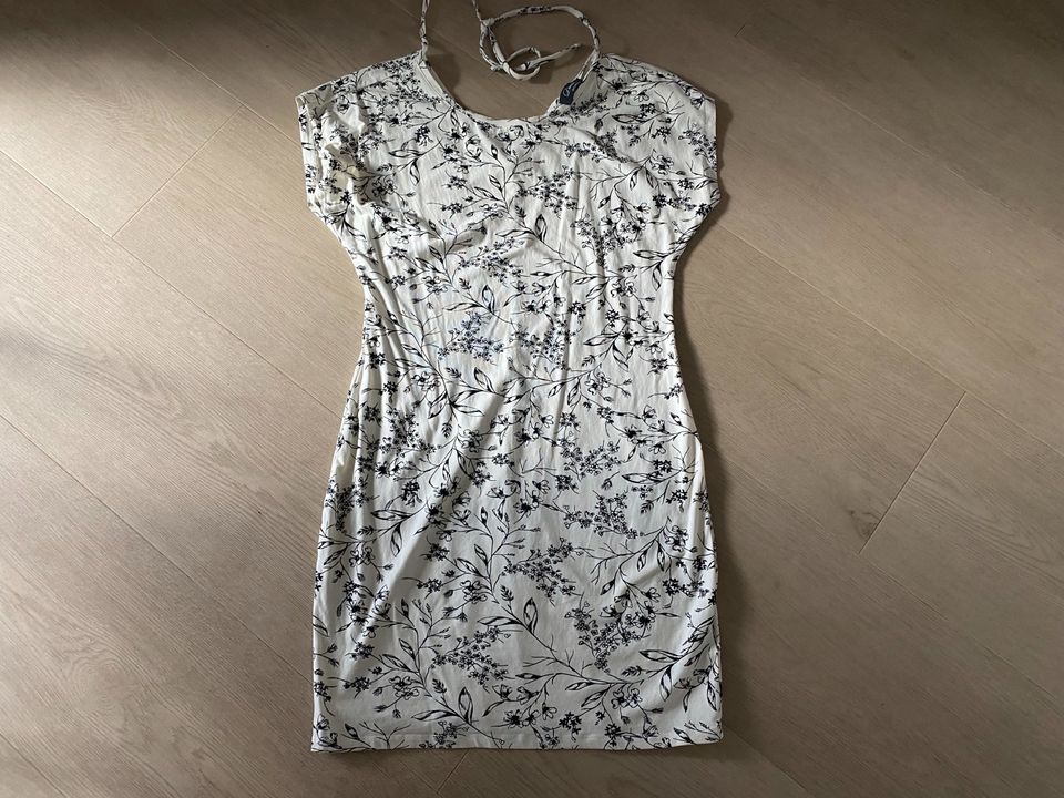 Kleid von Jessica Dress floral Gr. S in Ingolstadt