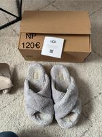 UGG Hausschuhe Fuzz Sugar Sole Terry Cross slide hellgrau 39 Hessen - Stadtallendorf Vorschau