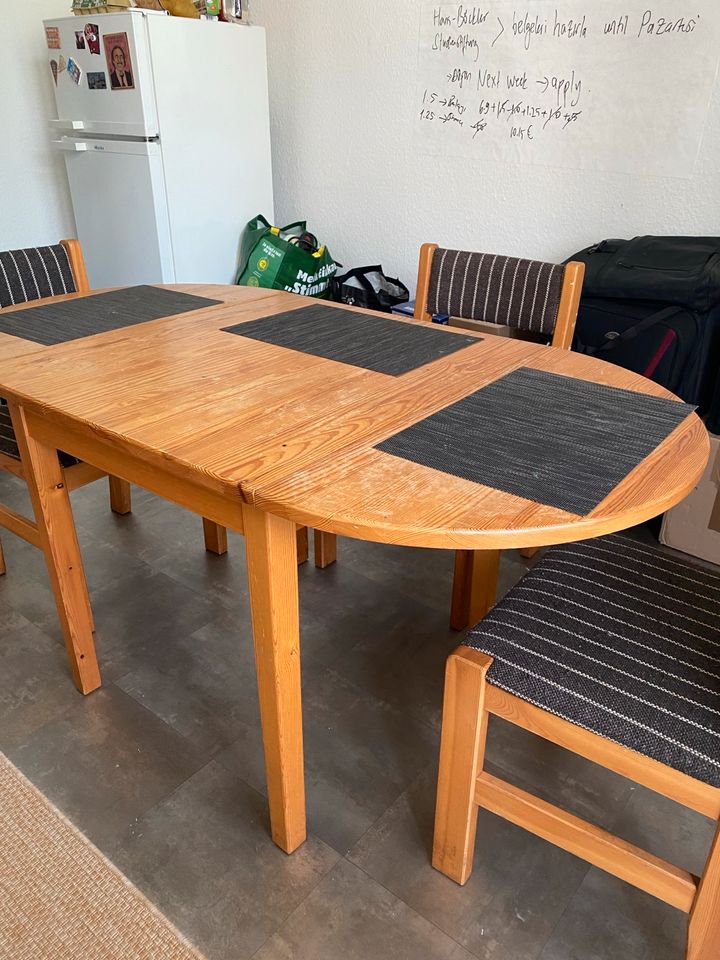 Tisch mit Stühle in Flensburg