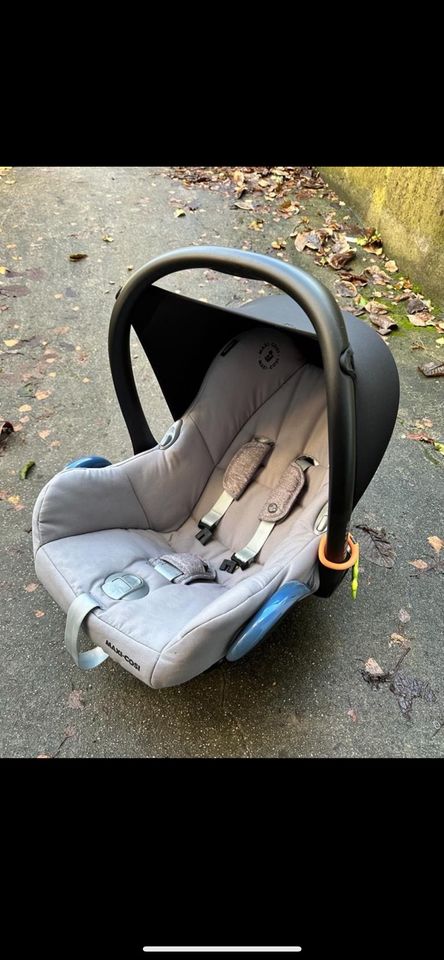 Maxi Cosi Cabrio Fix Babyschale in Wiesbaden