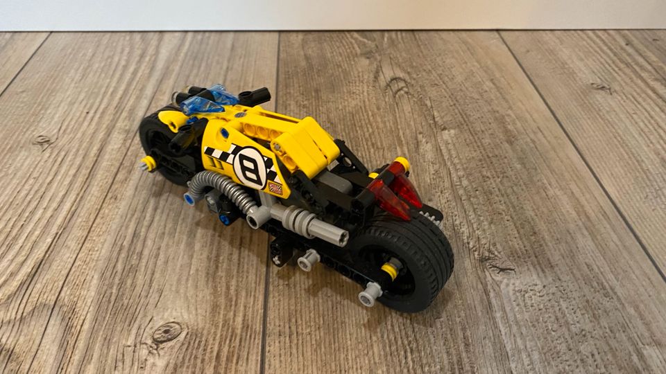 Lego Technik Motorrad in Schwarzenbek