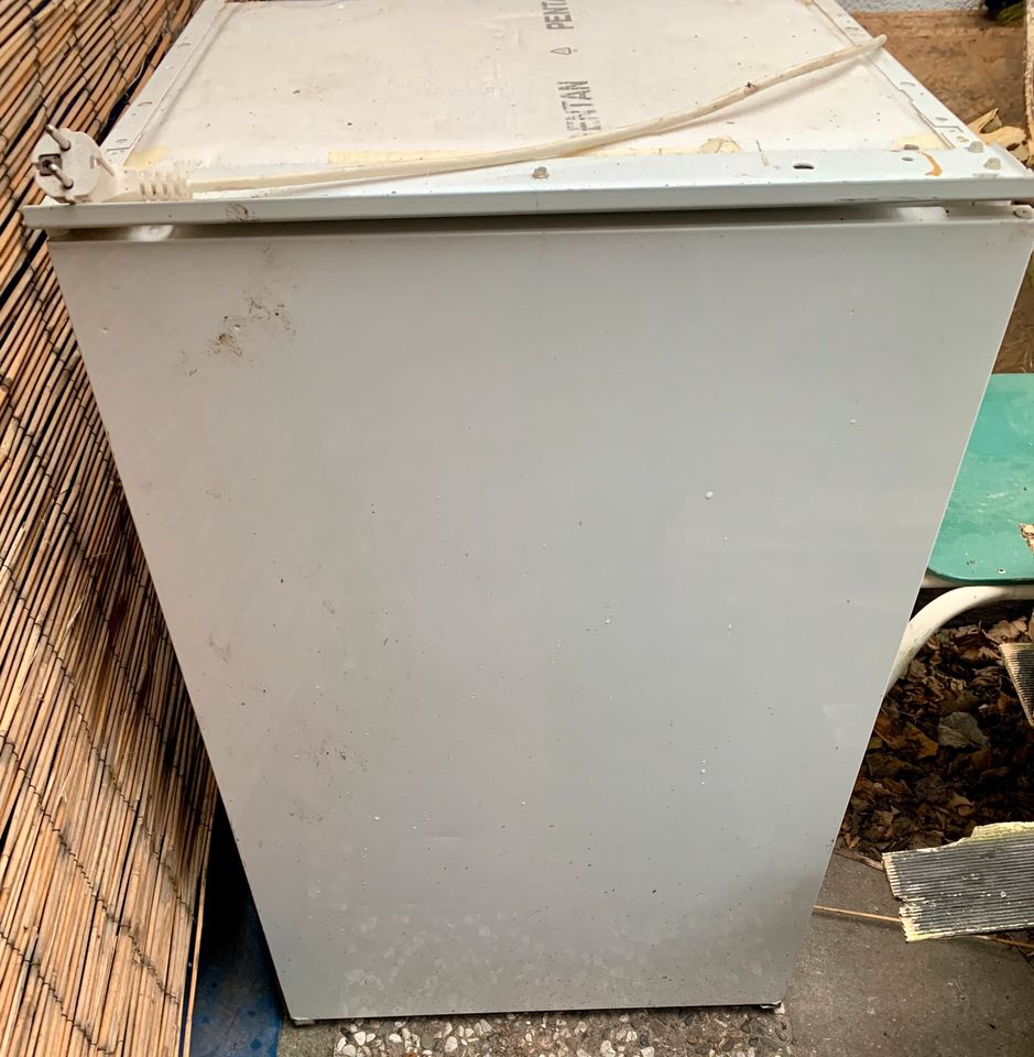 Kleiner Kühlschrank mit Gefrierfach in Dahme