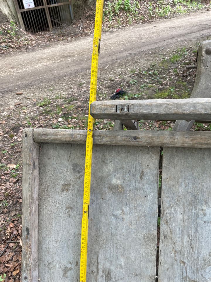 Antiker größerer Schlitten in Stockach