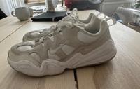 Hera sneaker weiß beige Nike Größe 40,5 unisex Leder Friedrichshain-Kreuzberg - Kreuzberg Vorschau
