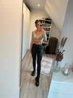 Gestricktes crop top Langarmshirt Niedersachsen - Sachsenhagen Vorschau