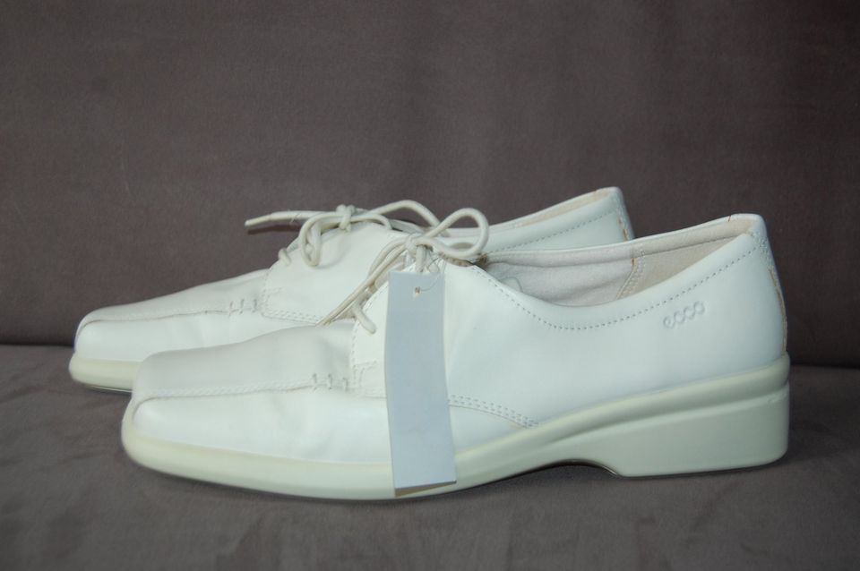 NEUE Schuhe Marke ECCO Halbschuhe aus Leder weiß Damen Gr. 42 in Thale