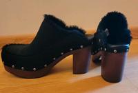 UGG Clogs Holz Fell Schuhe Highheels pumps Schwarz Hessen - Freigericht Vorschau