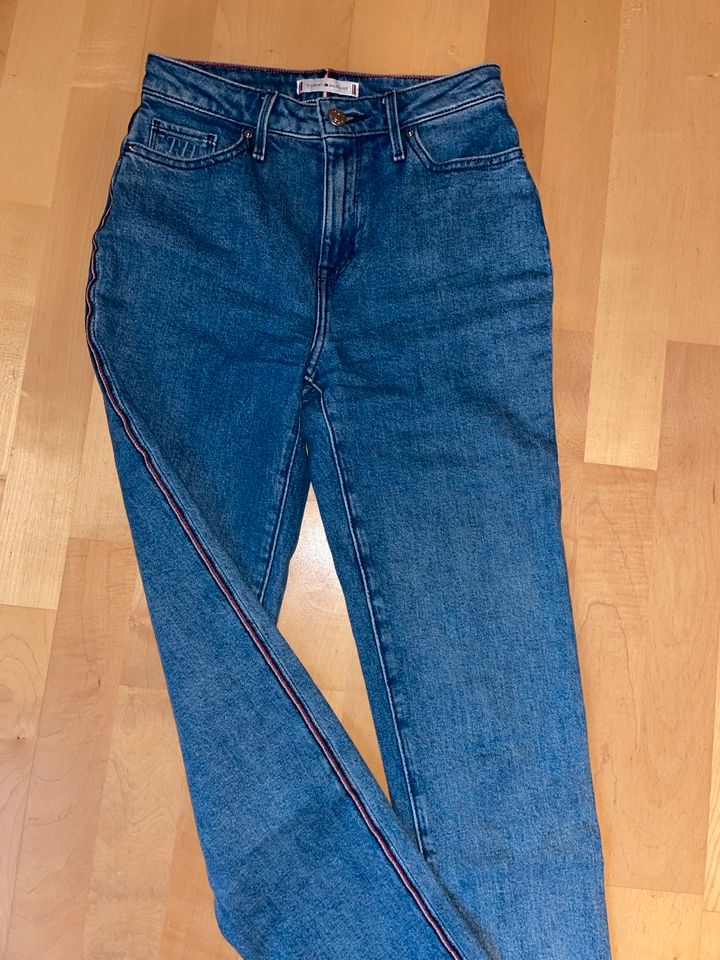 Jeanshose, blau, Hilfiger Denim, Riverpoint, Gr. W25 L30, XS in Velen