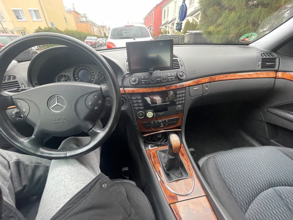 W211 E240 Elegance (105.000 km) in Berlin