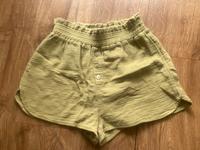 Hose Stoffhose kurz Pull&Bear Gr. M grün Niedersachsen - Langenhagen Vorschau