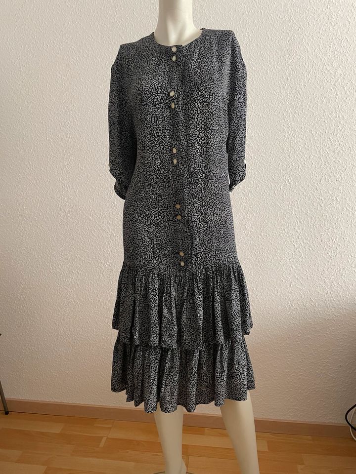 Kleid mit Volants in Stuttgart