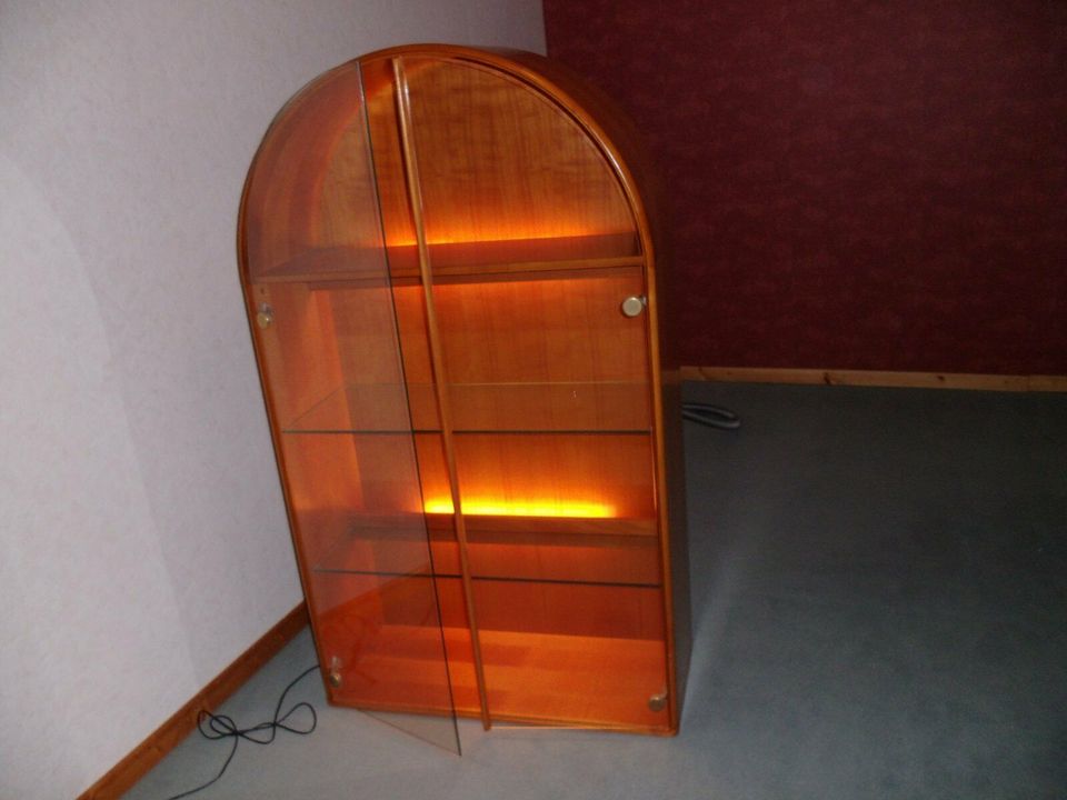 Rundbogen-Vitrine in Euskirchen