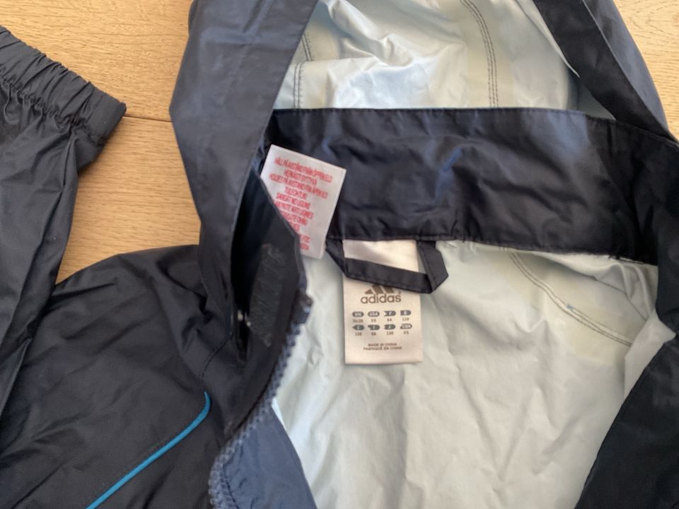 Adidas Regenjacke 128 in Teltow