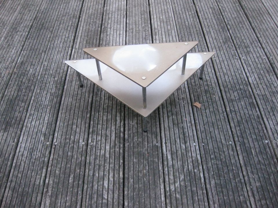 Metall Blech Dreieck Regal für Schreibtisch Computer Büro / Z40 in Bad Homburg