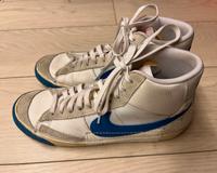 Halbhohe Nike Sportschuhe Gr. 45 Nordrhein-Westfalen - Meerbusch Vorschau