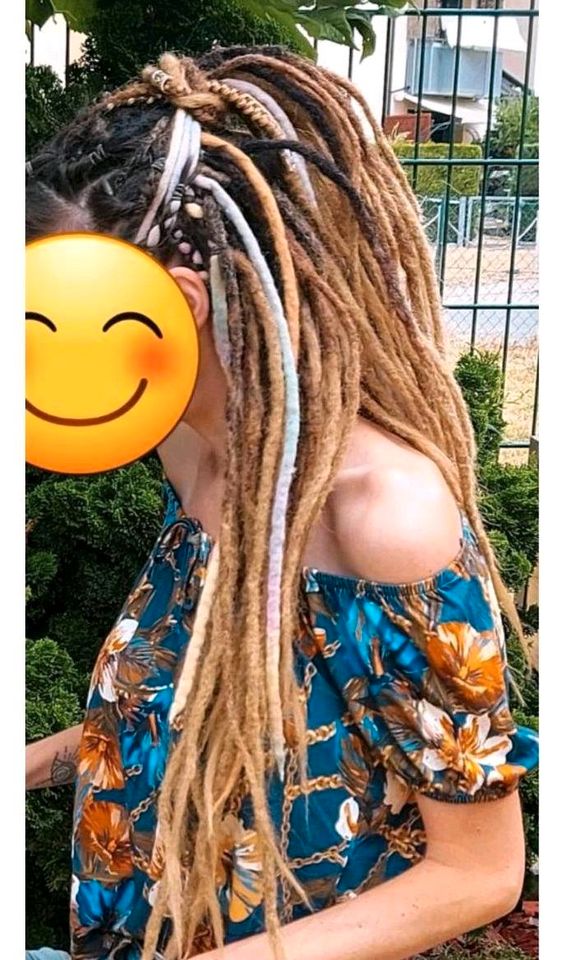 Handgemachte Double Ended Dreads zum Einflechten in Feucht