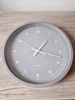 Uhr Wanduhr grau weiße Ziffern Nordrhein-Westfalen - Viersen Vorschau