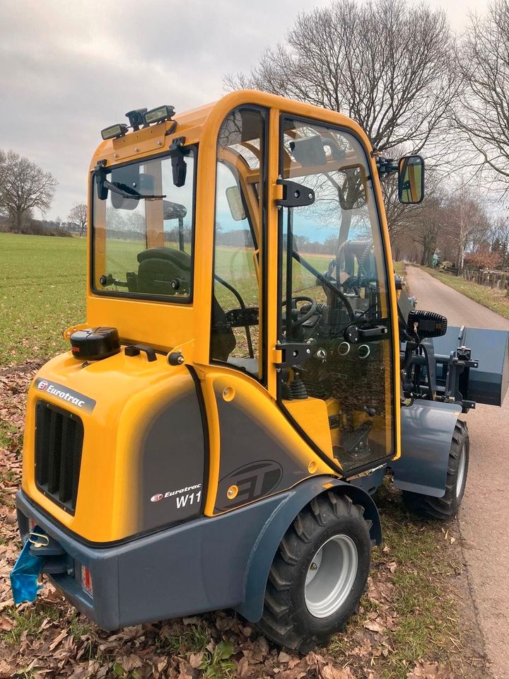 ✔️ EUROTRAC W11 Kompaktlader Kabine ✔️ 1000 kg Tragkraft - 850 kg Kipplast - 285 cm Hubhöhe Perfekt für Landwirte Tierzüchter Gärtner Landschaftsgestalter Hofbetreiber Vollverglasung Zusatzausrüstung in Heemsen