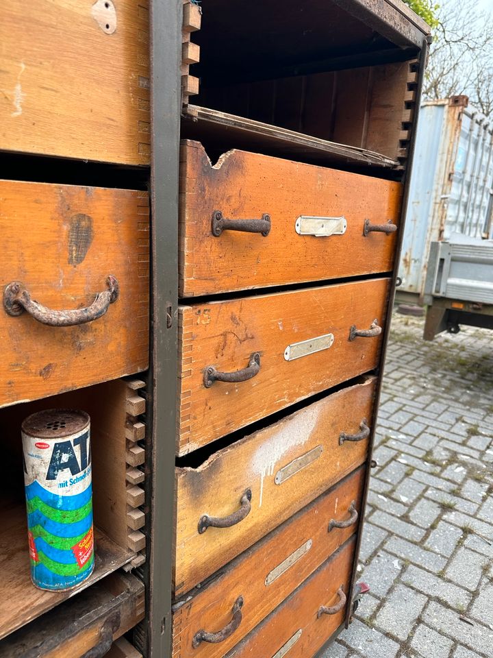 Schubladenschrank, Werkzeugschrank, Vintage, Apothekerschrank DDR in Sande