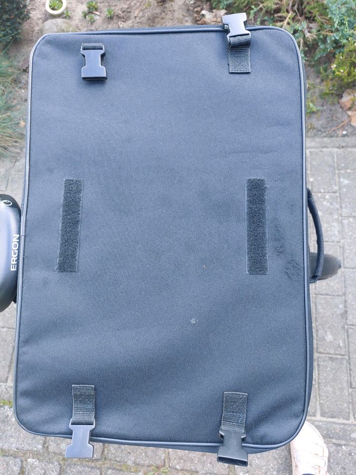 2 Kombinationen Fahrradgepäcktaschen mit Koffer in Herrnburg