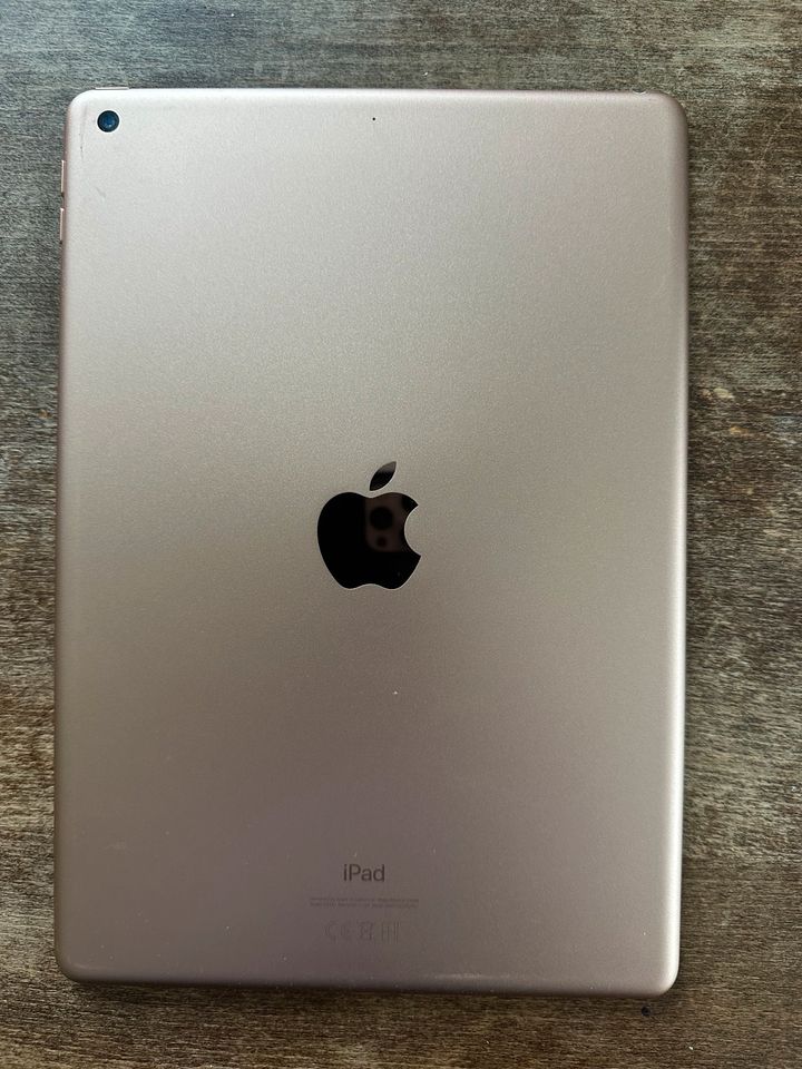 iPad 8. Generation, 128GB und passender Apple Pencil in Lörrach