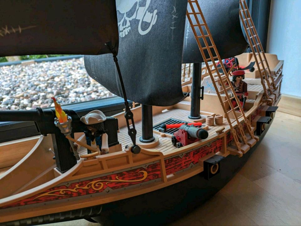 Playmobil Piratenschiff in Kordel