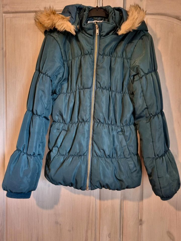 Pufferjacke H&M dunkelgrün mit hellem Fell in Porta Westfalica