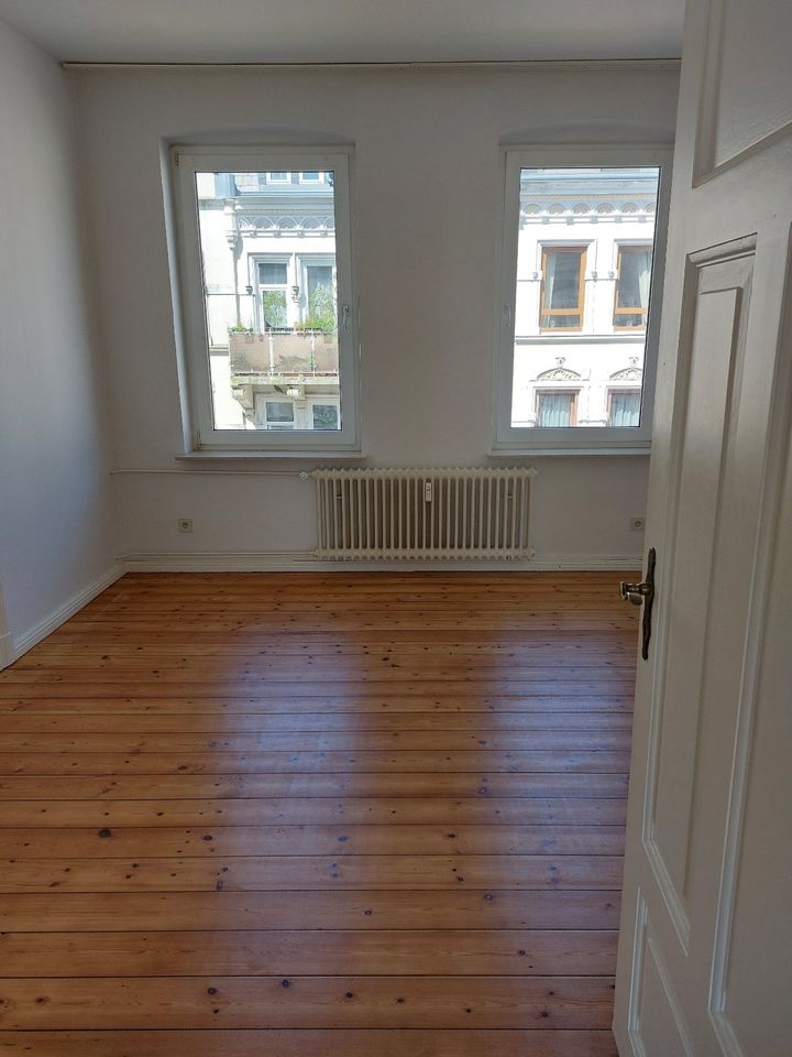 4-Zimmer-Wohnung mit Balkon / an der Exe / 3er WG möglich in Flensburg