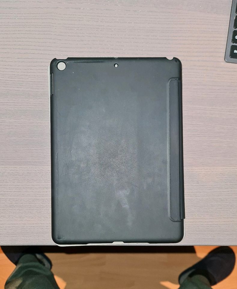 iPad 9,7 Zoll Klapphülle in Stadthagen