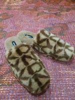 DKNY flauschige Damen Hausschuhe Pantoffeln 38 Hessen - Wetzlar Vorschau