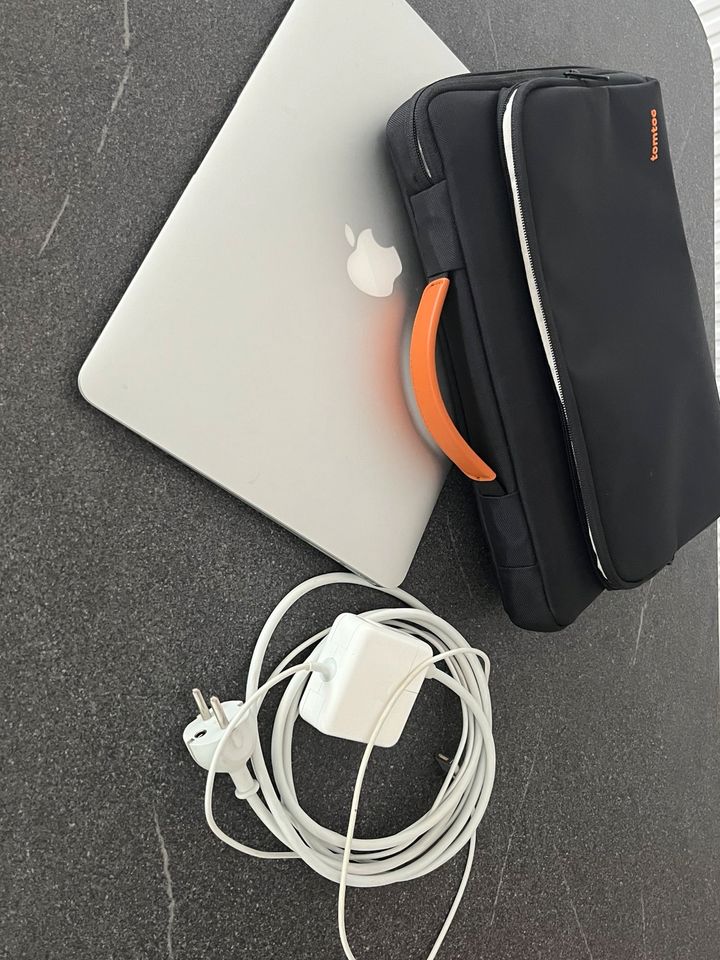 MacBook Air 13 Zoll 2017 in Hoym