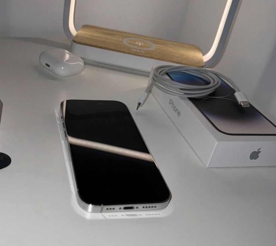 iPhone 14 Pro weiß top Zustand wie neu mit Verpackung in Marburg