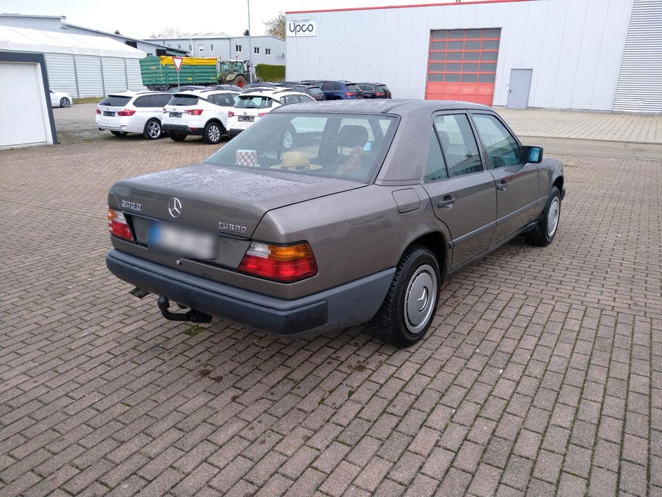 Mercedes w124 300Turbodiesel 4Matic in Heroldstatt