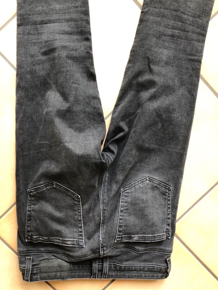 Zara Jeans M/38 schwarz in Hückelhoven