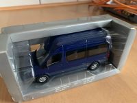 VW Crafter 1:43 Minichamps blau Niedersachsen - Holle Vorschau