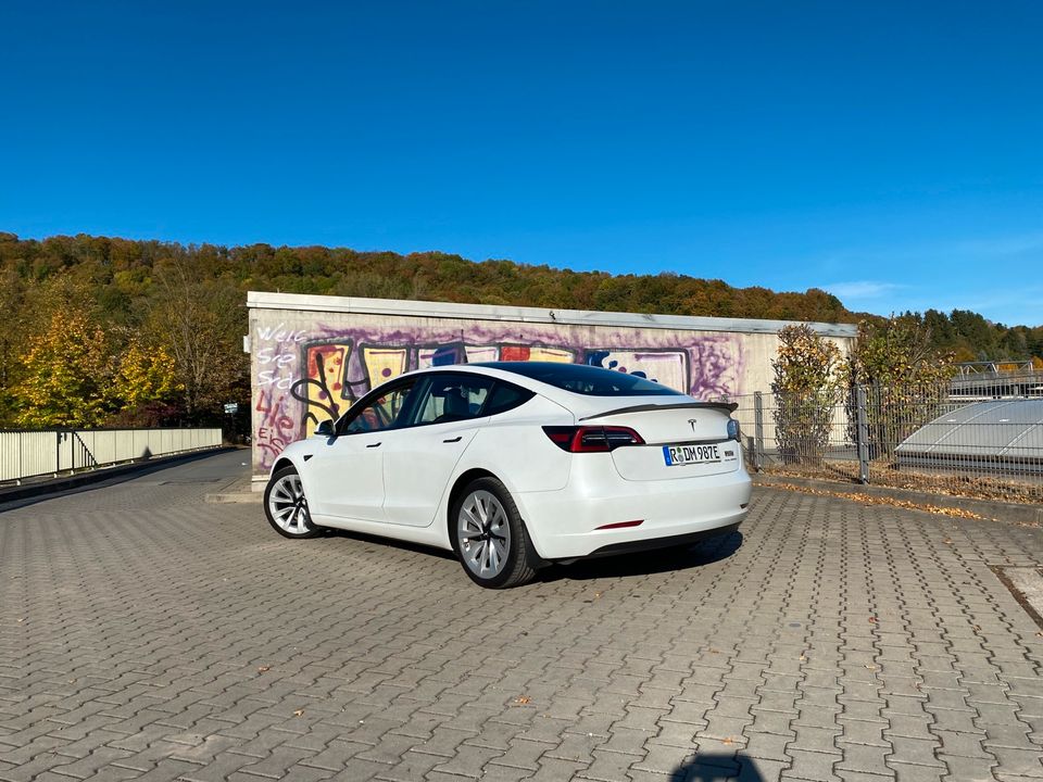 Tesla Model 3 AWD Long Range Refresh in Regensburg