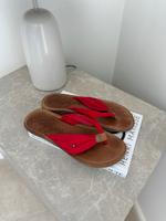 Tommy Hilfiger Zehentrenner Sandalen Flip Flops rot Stoff Gr. 40 Schleswig-Holstein - Puls Vorschau