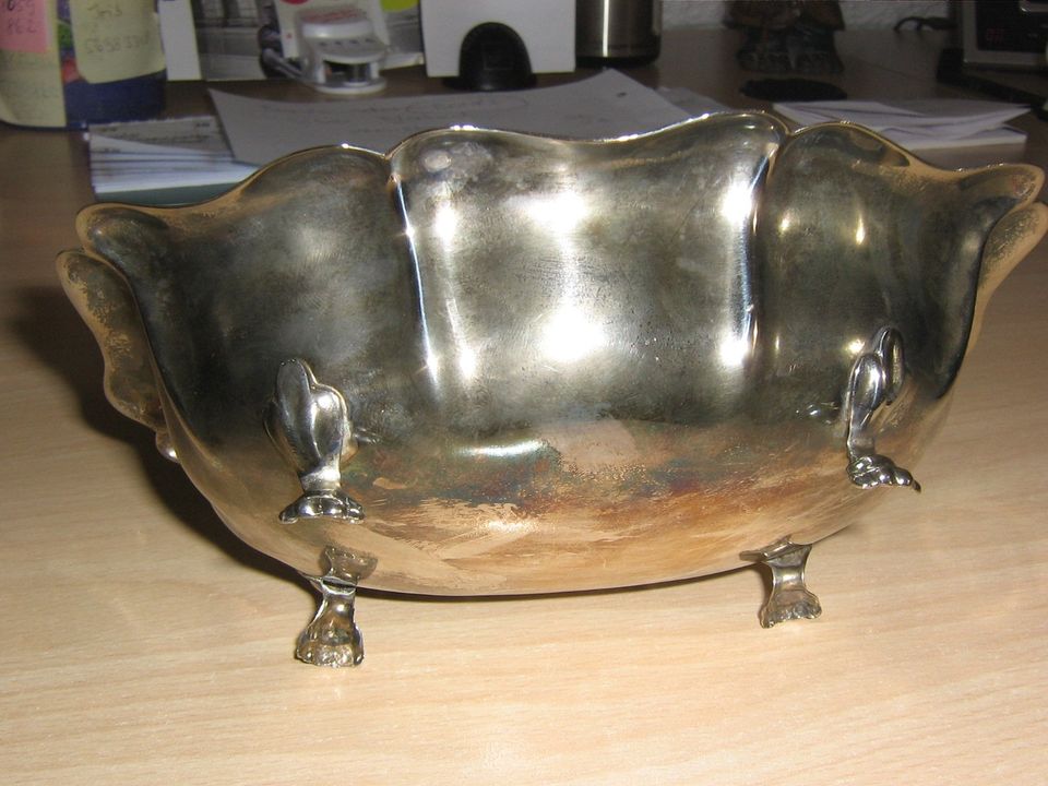 Schale mit Füßen, versilbert (Silver plated) in Stein