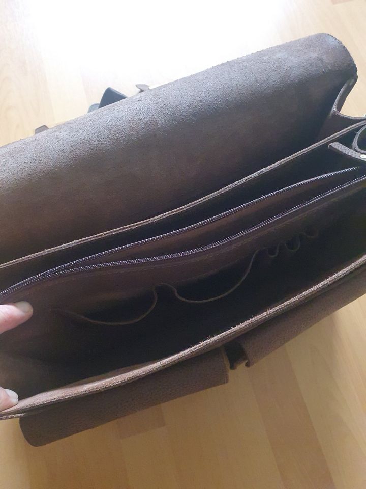 Große Aktentasche, Büffelleder/Lehrertasche für Damen und Herren in Dallgow