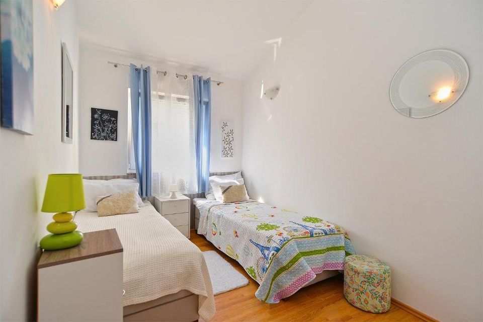 Haus zu verkaufen, Istrien, Vodnjan, Kroatien - Haus am Meer  ruhige Lage Renditeobjekt  Ferienhaus Swimmingpool drei Schlafzimmer in Freiberg