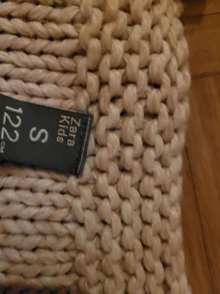 Strickjacke Wolle Zara Größe 122 in Wingst