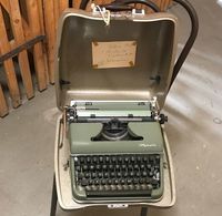 Vintage Schreibmaschine Olympia SM3 i.Koffer US Zone selten München - Ludwigsvorstadt-Isarvorstadt Vorschau