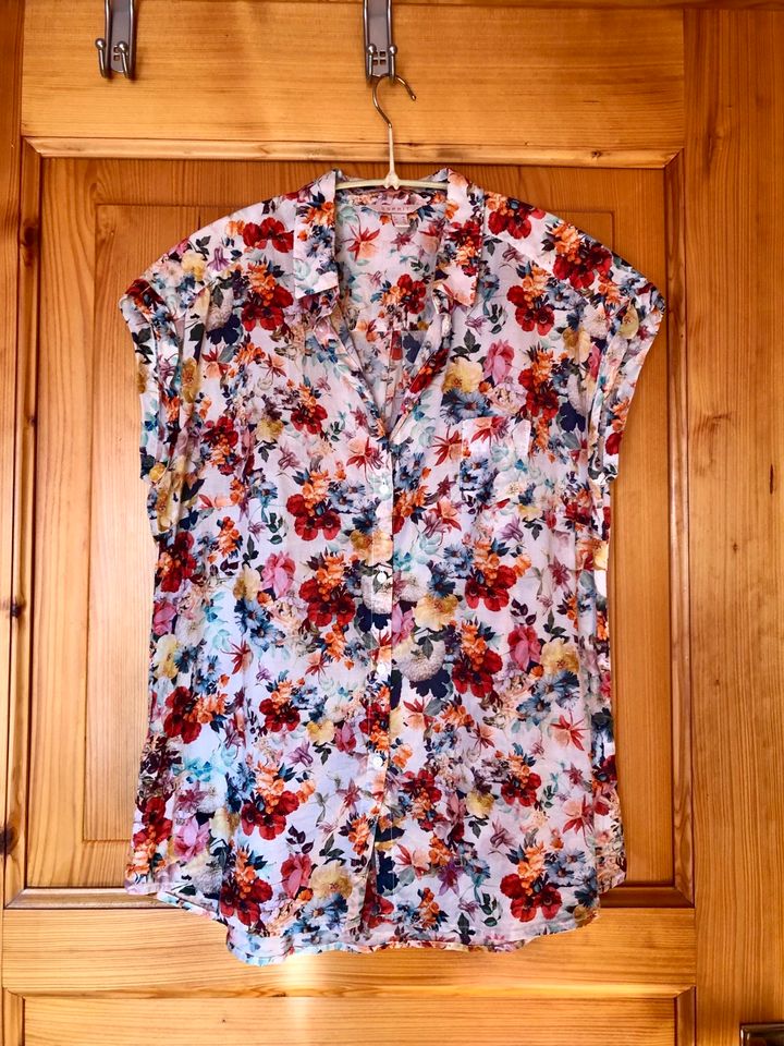 Esprit sommerliche Bluse, 36, floral gemustert, in Wasserburg am Inn