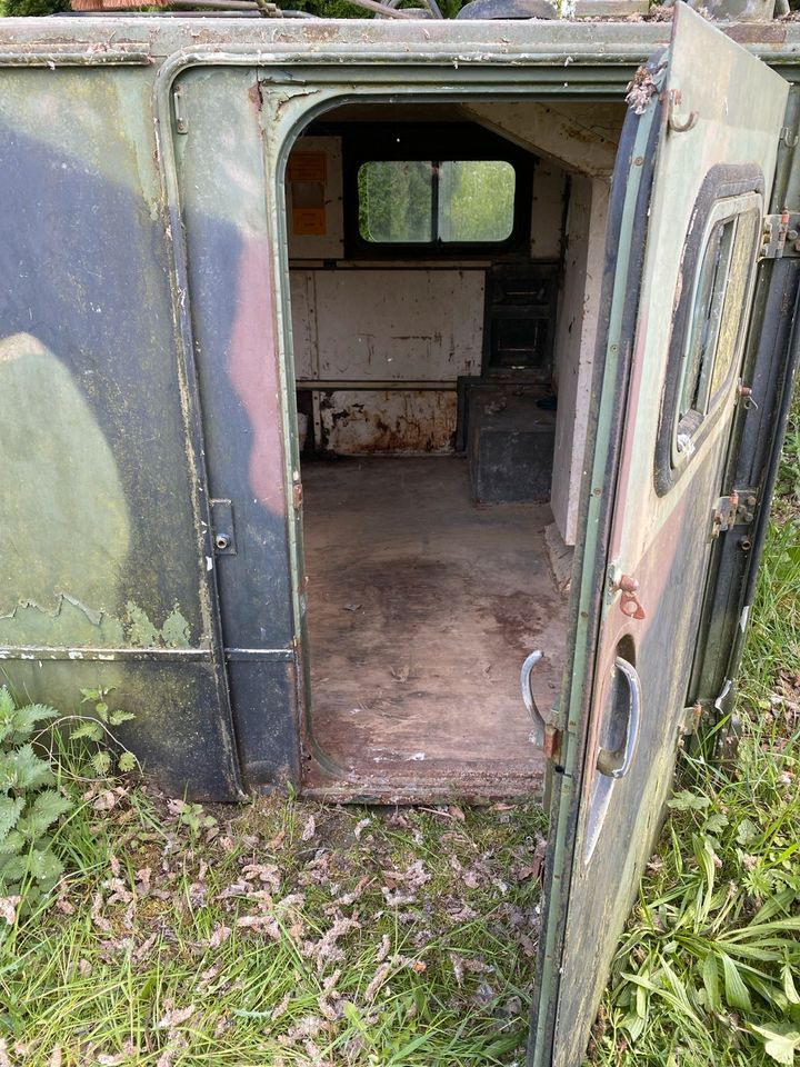 Alter Kofferaufbau, Funkkofferaufbau vom alten BW-Unimog in Burgrieden