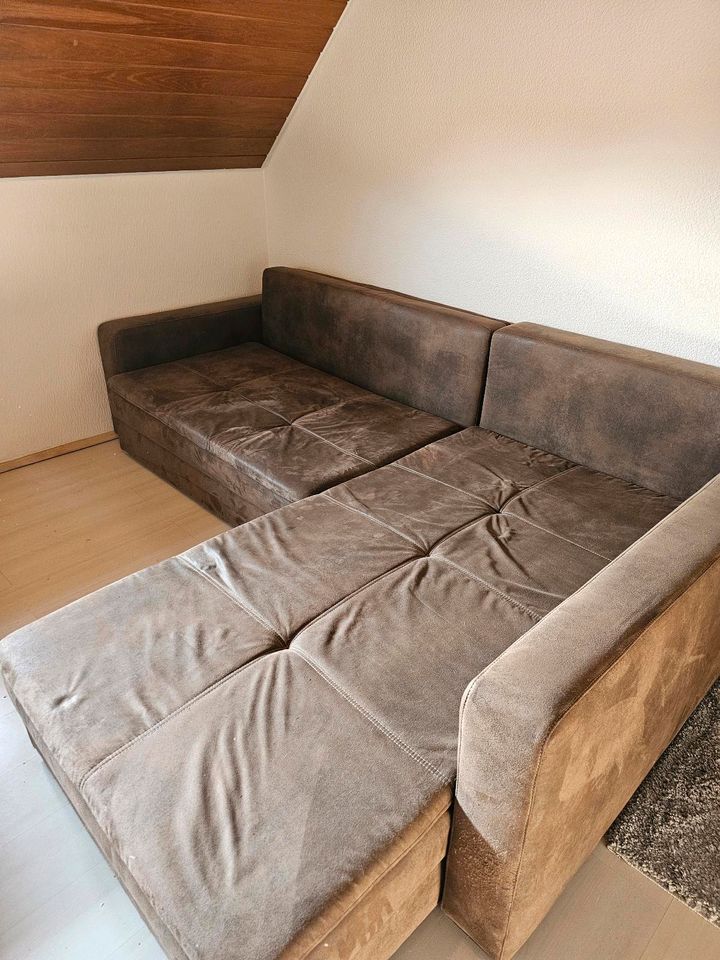 Braune Couch aus weichem Kunstleder in Bocholt